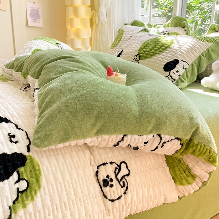 91家纺网 家纺一手货源 找家纺 摩妮卡 2025新款提花豆豆绒卡通印花牛奶绒四件套 萌趣狗