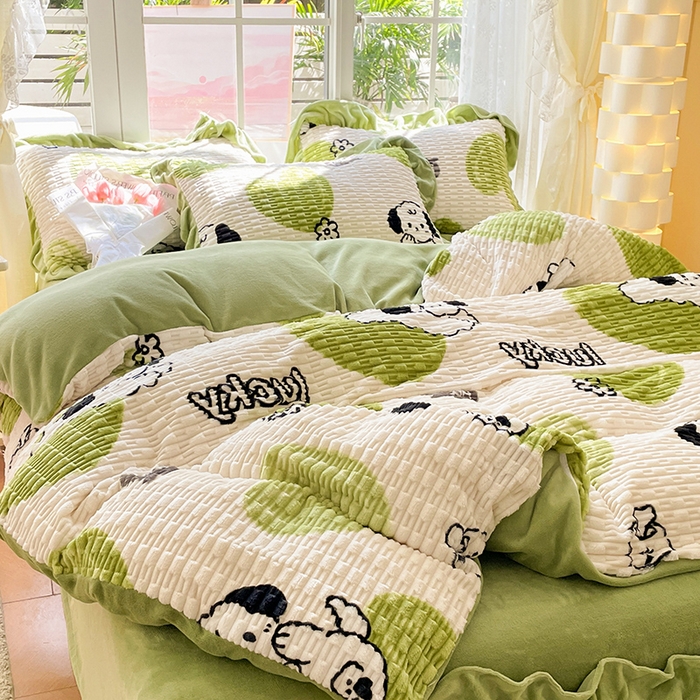 91家纺网 家纺一手货源 找家纺 摩妮卡 2025新款提花豆豆绒卡通印花牛奶绒四件套 萌趣狗