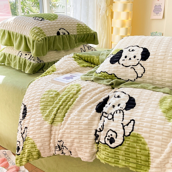 91家纺网 家纺一手货源 找家纺 摩妮卡 2025新款提花豆豆绒卡通印花牛奶绒四件套 萌趣狗