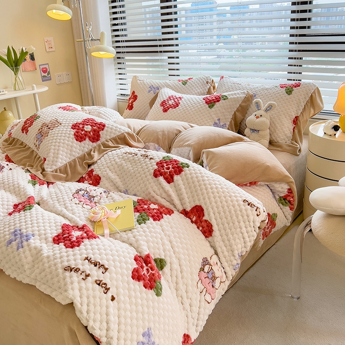 91家纺网 家纺一手货源 找家纺 摩妮卡 2025新款提花豆豆绒卡通印花牛奶绒四件套 萌兔花园