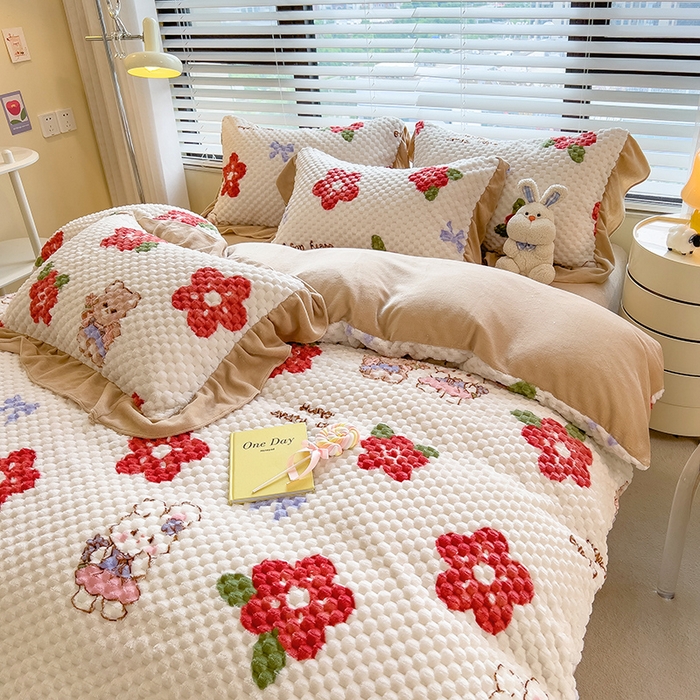 91家纺网 家纺一手货源 找家纺 摩妮卡 2025新款提花豆豆绒卡通印花牛奶绒四件套 萌兔花园