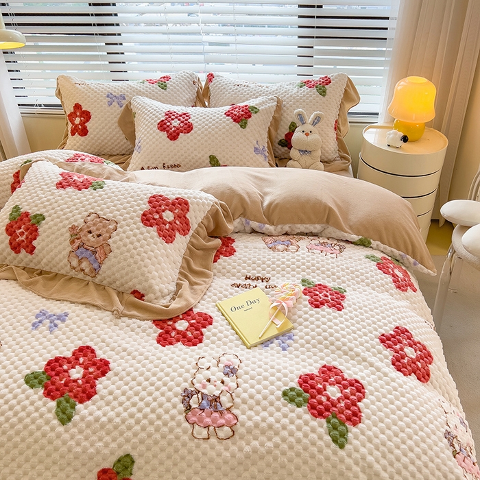 91家纺网 家纺一手货源 找家纺 摩妮卡 2025新款提花豆豆绒卡通印花牛奶绒四件套 萌兔花园