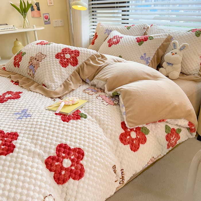 91家纺网 家纺一手货源 找家纺 摩妮卡 2025新款提花豆豆绒卡通印花牛奶绒四件套 萌兔花园