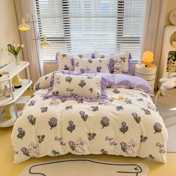 91家纺网 家纺一手货源 找家纺 摩妮卡 2025新款提花豆豆绒卡通印花牛奶绒四件套 梦幻小兔