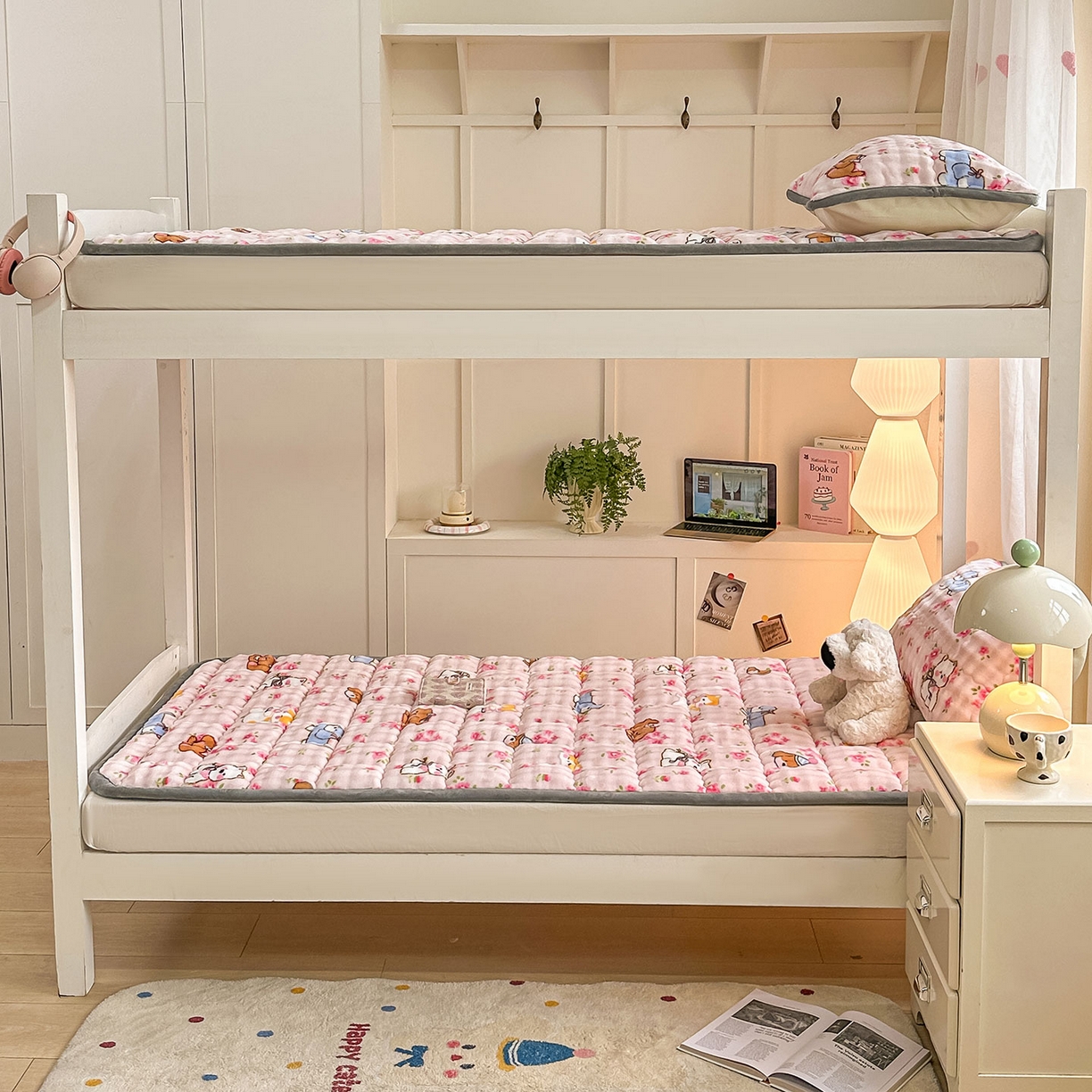 91家纺网 家纺一手货源 找家纺 眠势力 2025新款牛奶绒泡泡床褥加绒仿兔毛绒床褥子秋冬保暖珊瑚绒夹棉学生上下铺床护垫 童趣花园