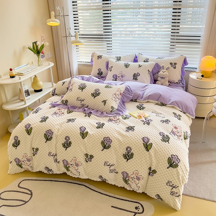 91家纺网 家纺一手货源 找家纺 摩妮卡 2025新款提花豆豆绒卡通印花牛奶绒四件套 梦幻小兔