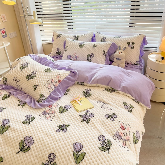 91家纺网 家纺一手货源 找家纺 摩妮卡 2025新款提花豆豆绒卡通印花牛奶绒四件套 梦幻小兔