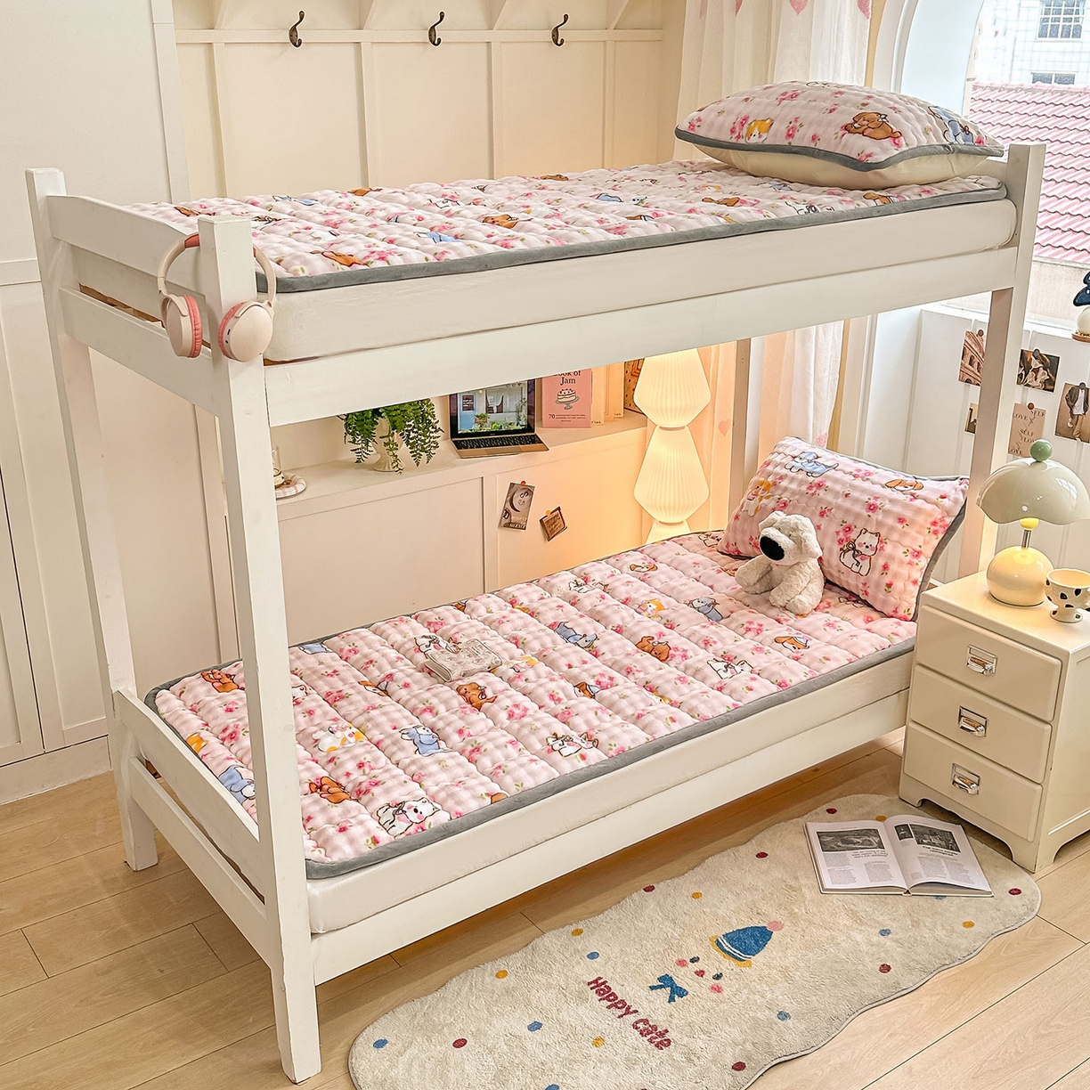 91家纺网 家纺一手货源 找家纺 眠势力 2025新款牛奶绒泡泡床褥加绒仿兔毛绒床褥子秋冬保暖珊瑚绒夹棉学生上下铺床护垫 童趣花园