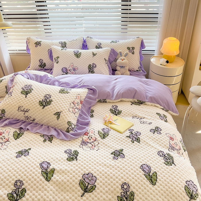 91家纺网 家纺一手货源 找家纺 摩妮卡 2025新款提花豆豆绒卡通印花牛奶绒四件套 梦幻小兔