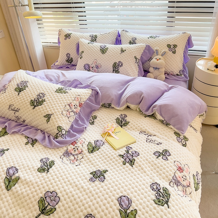 91家纺网 家纺一手货源 找家纺 摩妮卡 2025新款提花豆豆绒卡通印花牛奶绒四件套 梦幻小兔