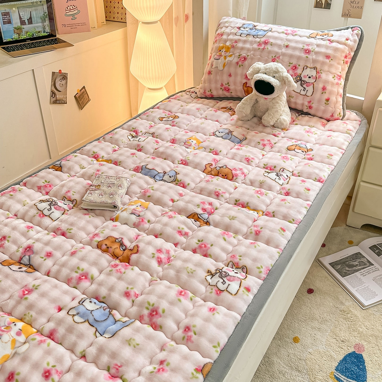 91家纺网 家纺一手货源 找家纺 眠势力 2025新款牛奶绒泡泡床褥加绒仿兔毛绒床褥子秋冬保暖珊瑚绒夹棉学生上下铺床护垫 童趣花园