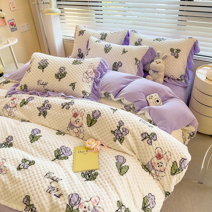 91家纺网 家纺一手货源 找家纺 摩妮卡 2025新款提花豆豆绒卡通印花牛奶绒四件套 梦幻小兔