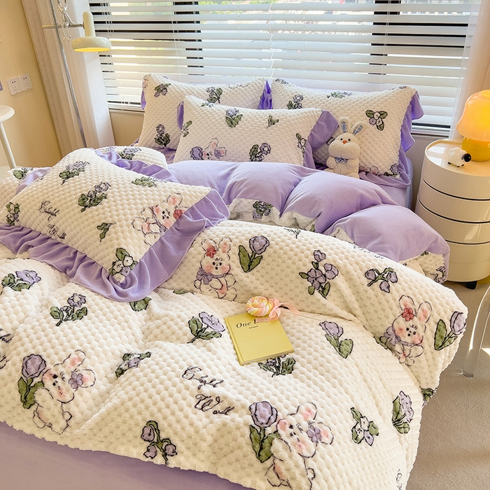 91家纺网 家纺一手货源 找家纺 摩妮卡 2025新款提花豆豆绒卡通印花牛奶绒四件套 梦幻小兔