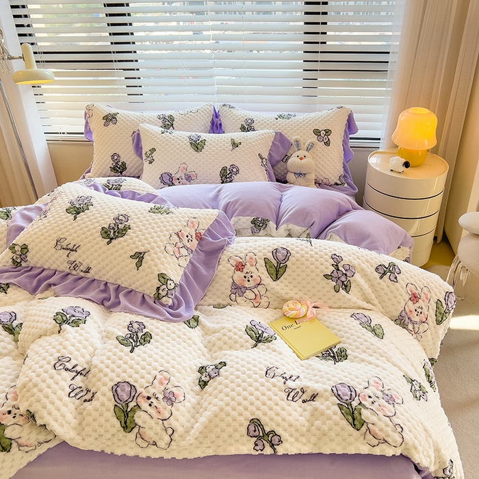 91家纺网 家纺一手货源 找家纺 摩妮卡 2025新款提花豆豆绒卡通印花牛奶绒四件套 梦幻小兔