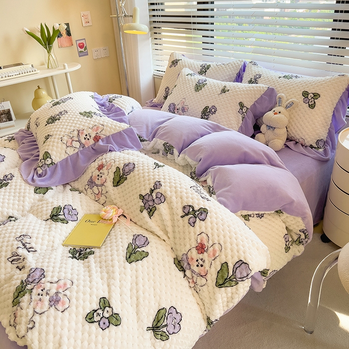 91家纺网 家纺一手货源 找家纺 摩妮卡 2025新款提花豆豆绒卡通印花牛奶绒四件套 梦幻小兔