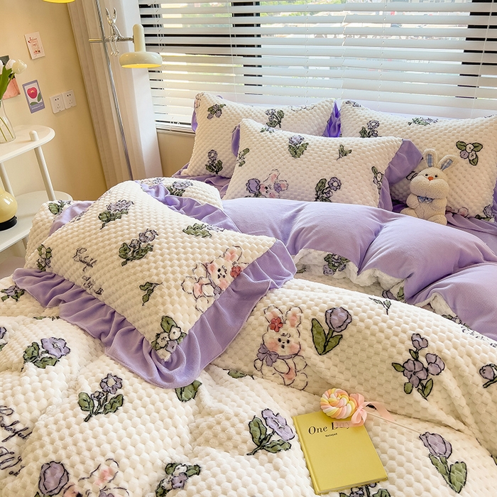 91家纺网 家纺一手货源 找家纺 摩妮卡 2025新款提花豆豆绒卡通印花牛奶绒四件套 梦幻小兔