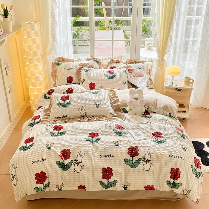 91家纺网 家纺一手货源 找家纺 摩妮卡 2025新款提花豆豆绒卡通印花牛奶绒四件套 梦里繁花