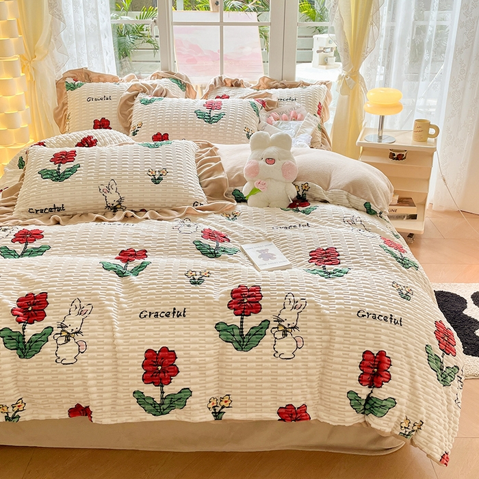 91家纺网 家纺一手货源 找家纺 摩妮卡 2025新款提花豆豆绒卡通印花牛奶绒四件套 梦里繁花