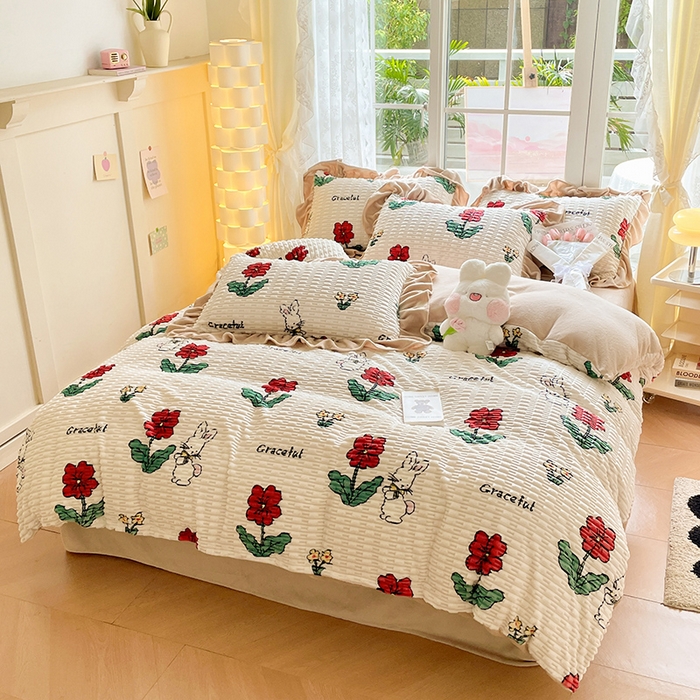 91家纺网 家纺一手货源 找家纺 摩妮卡 2025新款提花豆豆绒卡通印花牛奶绒四件套 梦里繁花