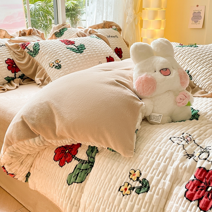 91家纺网 家纺一手货源 找家纺 摩妮卡 2025新款提花豆豆绒卡通印花牛奶绒四件套 梦里繁花