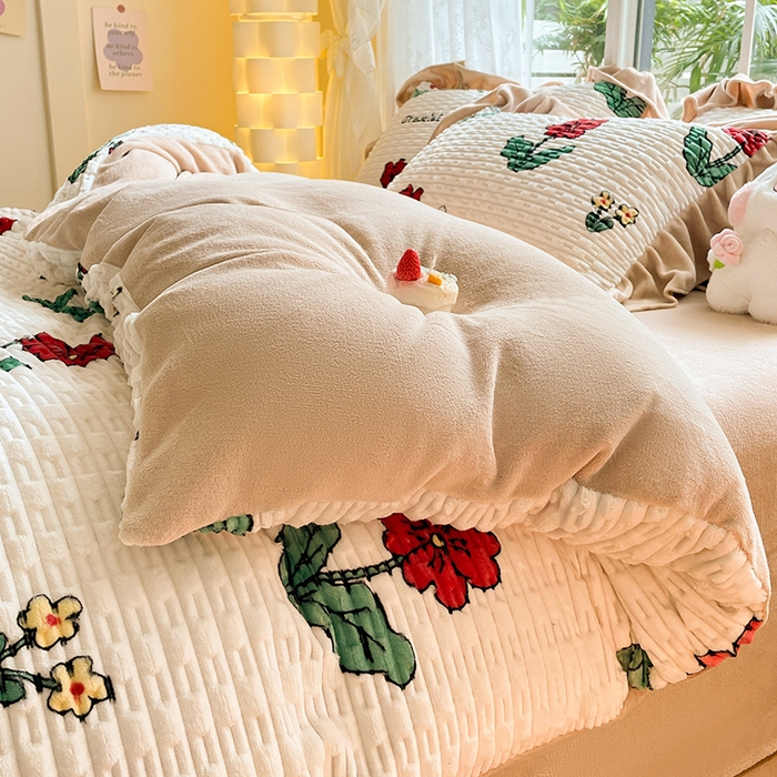 91家纺网 家纺一手货源 找家纺 摩妮卡 2025新款提花豆豆绒卡通印花牛奶绒四件套 梦里繁花