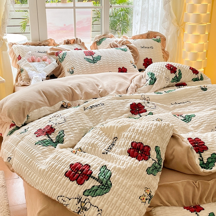 91家纺网 家纺一手货源 找家纺 摩妮卡 2025新款提花豆豆绒卡通印花牛奶绒四件套 梦里繁花