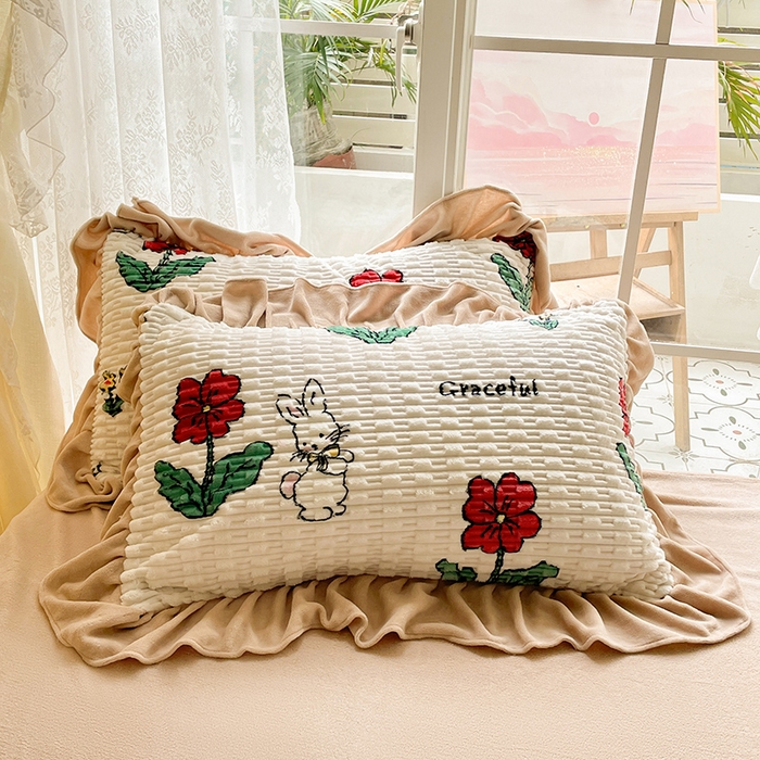 91家纺网 家纺一手货源 找家纺 摩妮卡 2025新款提花豆豆绒卡通印花牛奶绒四件套 梦里繁花