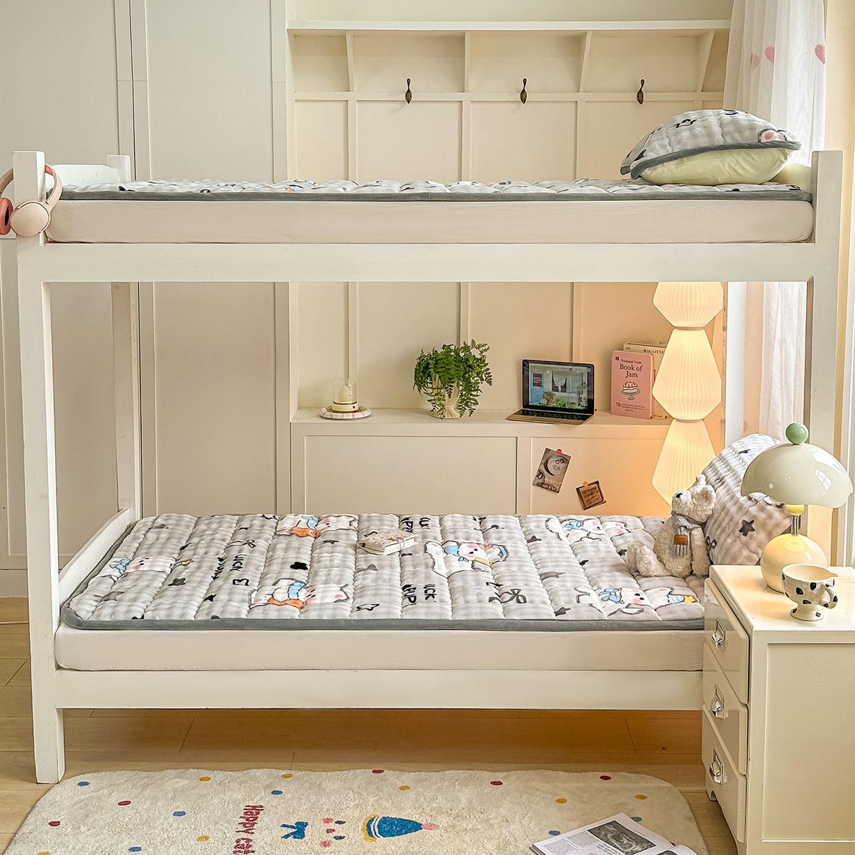 91家纺网 家纺一手货源 找家纺 眠势力 2025新款牛奶绒泡泡床褥加绒仿兔毛绒床褥子秋冬保暖珊瑚绒夹棉学生上下铺床护垫 星星猫咪