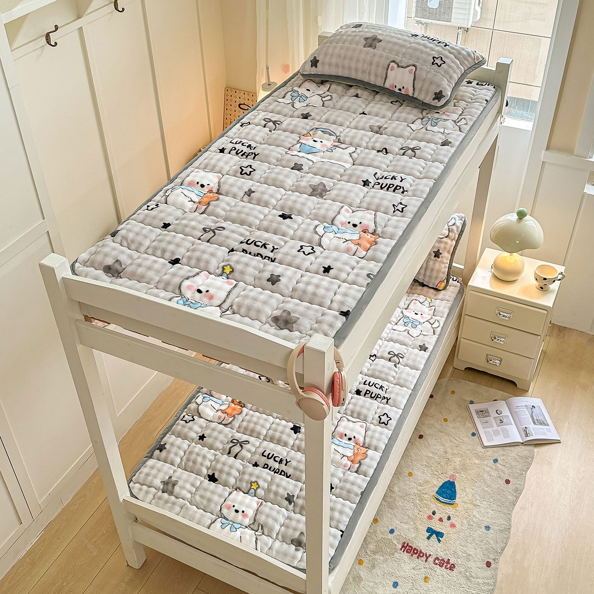 91家纺网 家纺一手货源 找家纺 眠势力 2025新款牛奶绒泡泡床褥加绒仿兔毛绒床褥子秋冬保暖珊瑚绒夹棉学生上下铺床护垫 星星猫咪