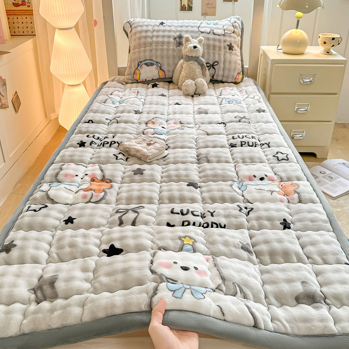 91家纺网 家纺一手货源 找家纺 眠势力 2025新款牛奶绒泡泡床褥加绒仿兔毛绒床褥子秋冬保暖珊瑚绒夹棉学生上下铺床护垫 星星猫咪