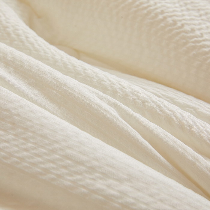 91家纺网 家纺一手货源 找家纺 欢乐季2025新款7A抗菌A类提花皱皱纱大豆纤维被四季被+被芯 月光白