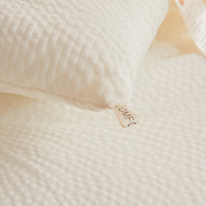 91家纺网 家纺一手货源 找家纺 欢乐季2025新款7A抗菌A类提花皱皱纱大豆纤维被四季被+被芯 月光白