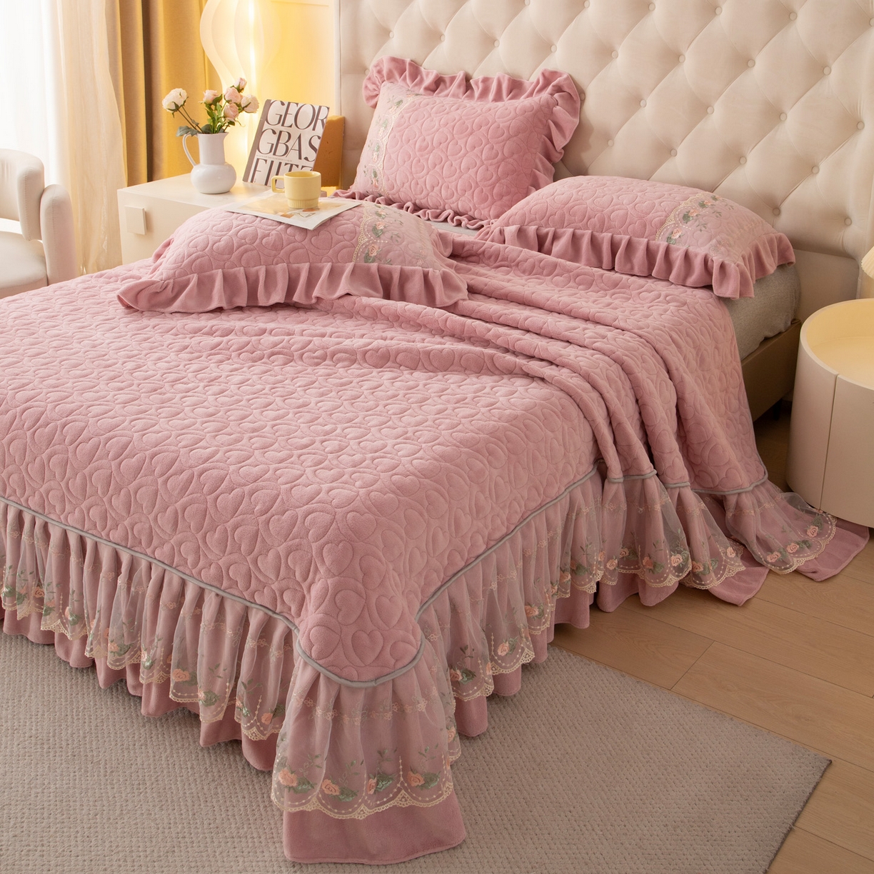 91家纺网 家纺一手货源 找家纺 （总）能好家纺 2025新款牛奶绒刺绣床盖单床盖床盖单件