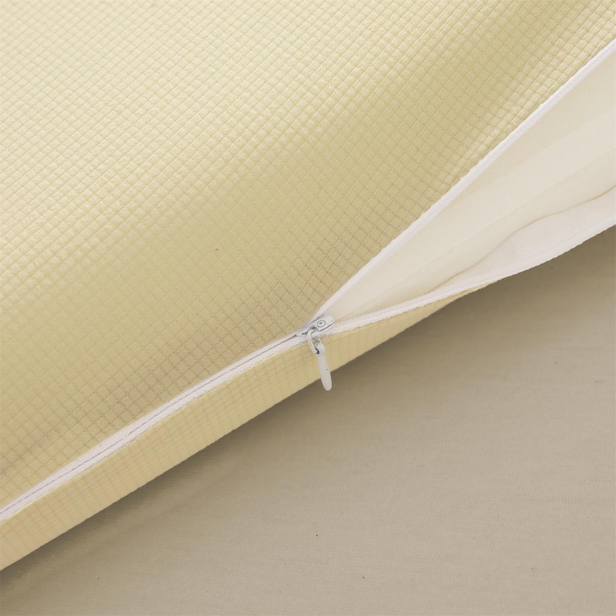 91家纺网 家纺一手货源 找家纺 麦肯锡 2025新款格纹简约深睡记忆枕枕头枕芯 黄色