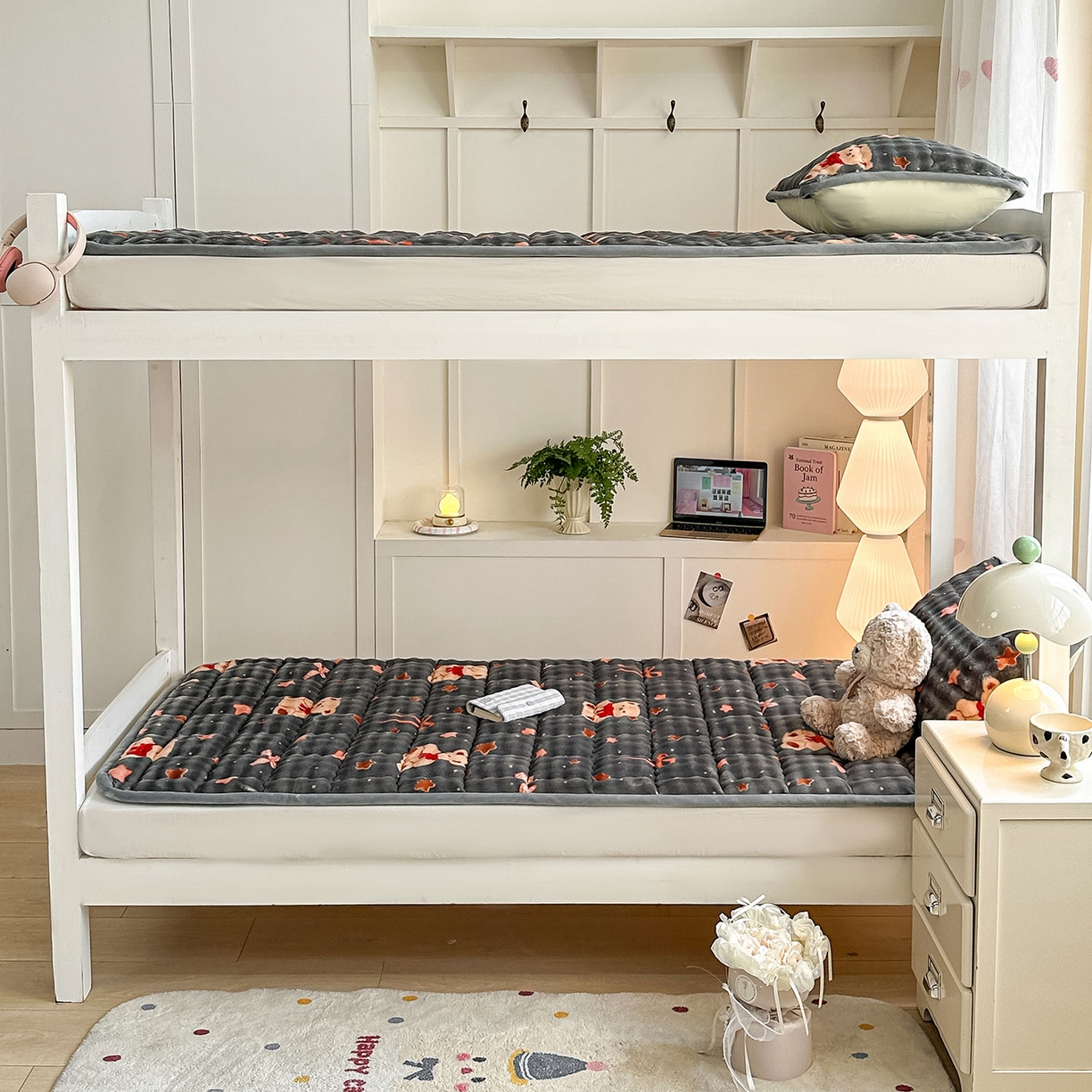 91家纺网 家纺一手货源 找家纺 眠势力 2025新款牛奶绒泡泡床褥加绒仿兔毛绒床褥子秋冬保暖珊瑚绒夹棉学生上下铺床护垫 星星小熊