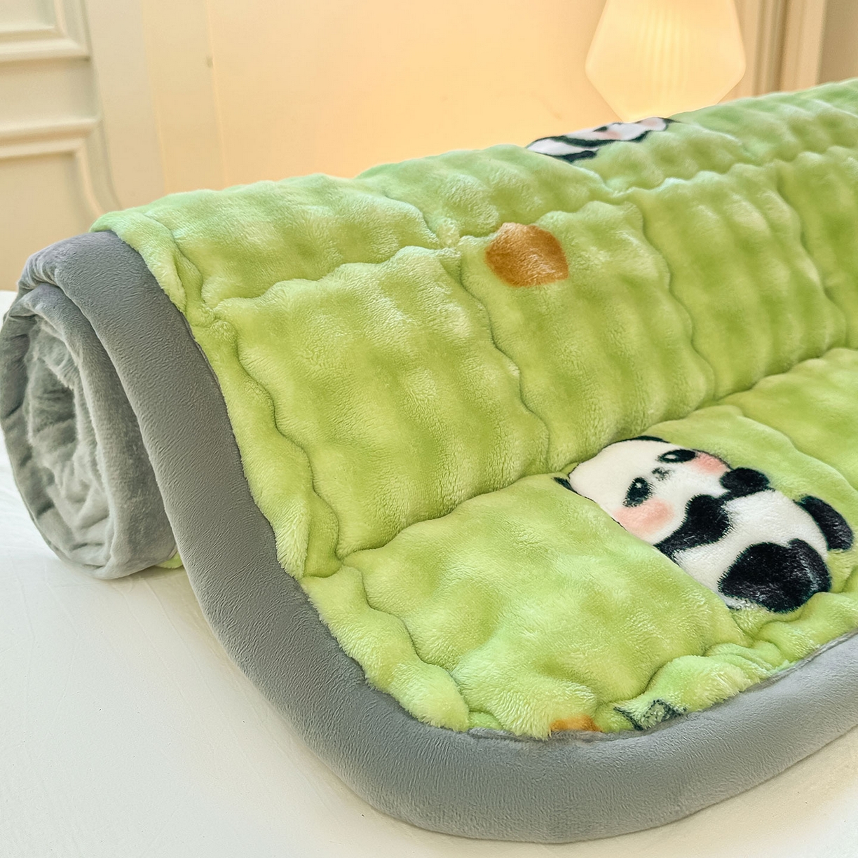 91家纺网 家纺一手货源 找家纺 眠势力 2025新款牛奶绒泡泡床褥加绒仿兔毛绒床褥子秋冬保暖珊瑚绒夹棉学生上下铺床护垫 熊猫