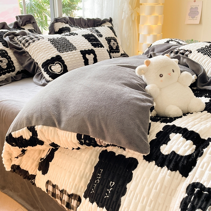 91家纺网 家纺一手货源 找家纺 摩妮卡 2025新款提花豆豆绒卡通印花牛奶绒四件套 柔伊