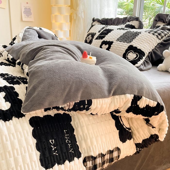 91家纺网 家纺一手货源 找家纺 摩妮卡 2025新款提花豆豆绒卡通印花牛奶绒四件套 柔伊