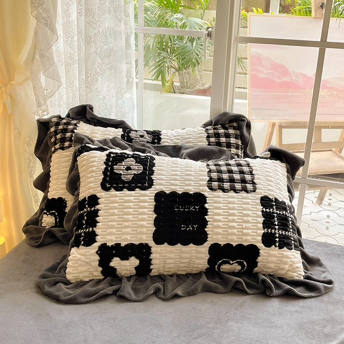 91家纺网 家纺一手货源 找家纺 摩妮卡 2025新款提花豆豆绒卡通印花牛奶绒四件套 柔伊