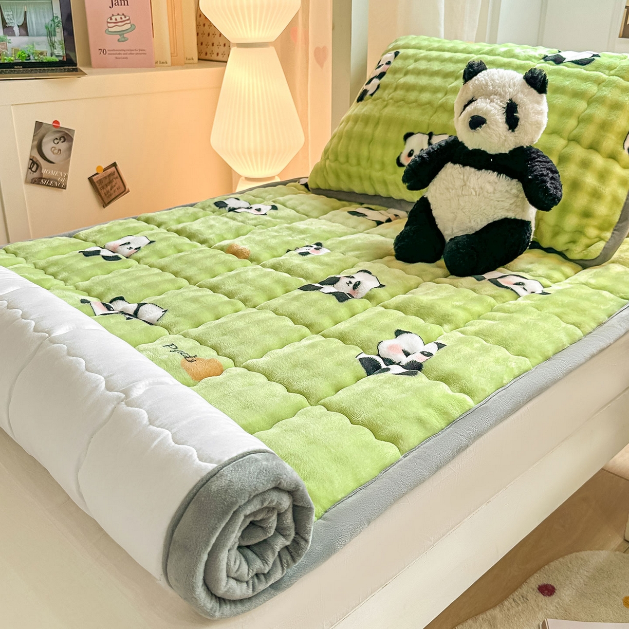 91家纺网 家纺一手货源 找家纺 眠势力 2025新款牛奶绒泡泡床褥加绒仿兔毛绒床褥子秋冬保暖珊瑚绒夹棉学生上下铺床护垫 熊猫