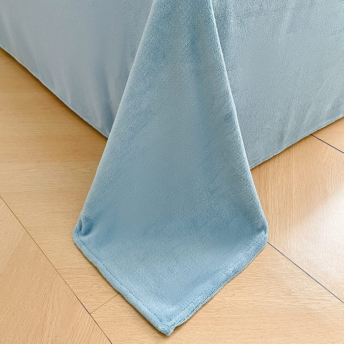 91家纺网 家纺一手货源 找家纺 摩妮卡 2025新款提花豆豆绒卡通印花牛奶绒四件套 甜莓季节