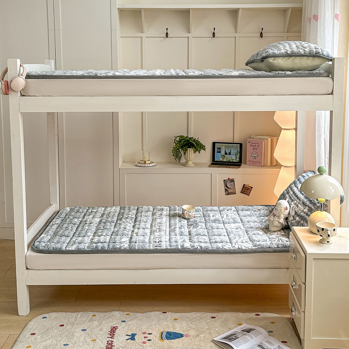 91家纺网 家纺一手货源 找家纺 眠势力 2025新款牛奶绒泡泡床褥加绒仿兔毛绒床褥子秋冬保暖珊瑚绒夹棉学生上下铺床护垫 雅韵