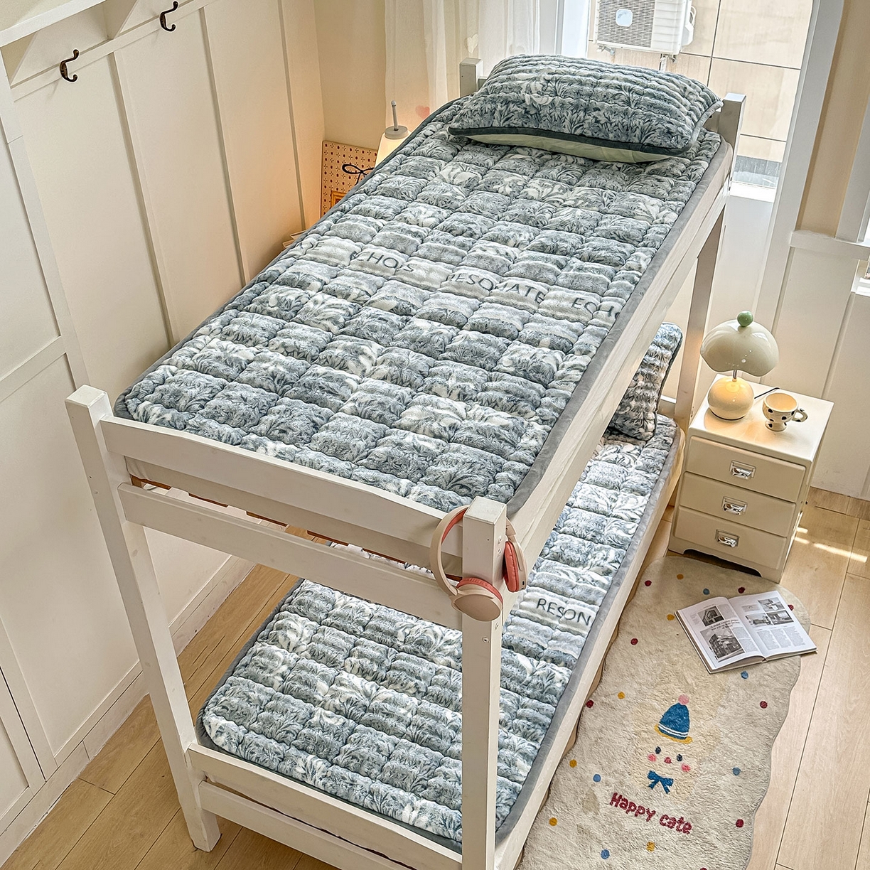 91家纺网 家纺一手货源 找家纺 眠势力 2025新款牛奶绒泡泡床褥加绒仿兔毛绒床褥子秋冬保暖珊瑚绒夹棉学生上下铺床护垫 雅韵