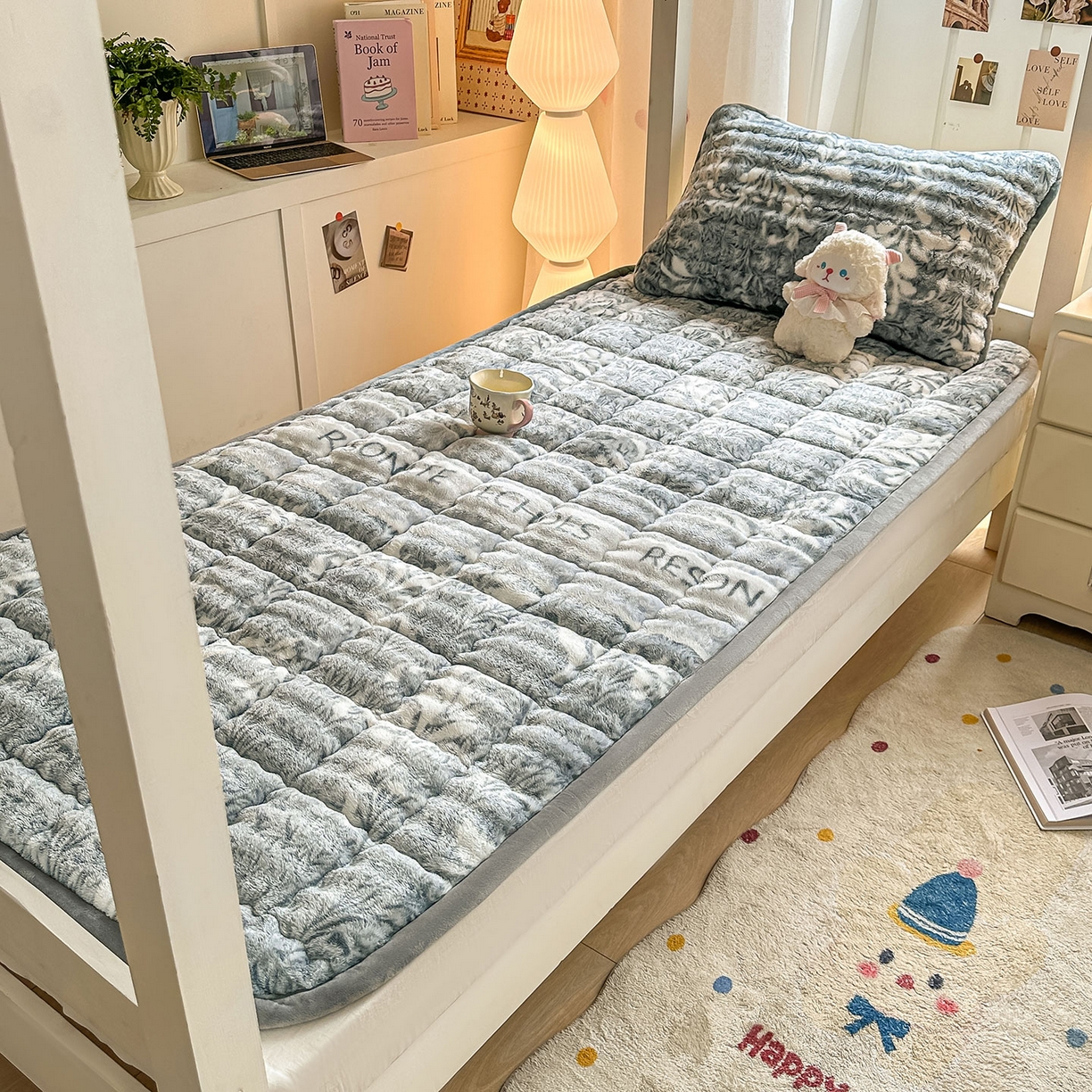 91家纺网 家纺一手货源 找家纺 眠势力 2025新款牛奶绒泡泡床褥加绒仿兔毛绒床褥子秋冬保暖珊瑚绒夹棉学生上下铺床护垫 雅韵