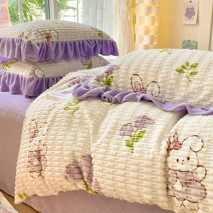 91家纺网 家纺一手货源 找家纺 摩妮卡 2025新款提花豆豆绒卡通印花牛奶绒四件套 兔兔物语