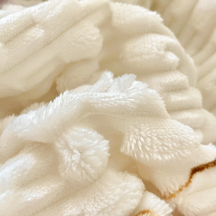 91家纺网 家纺一手货源 找家纺 摩妮卡 2025新款提花豆豆绒卡通印花牛奶绒四件套 兔兔物语