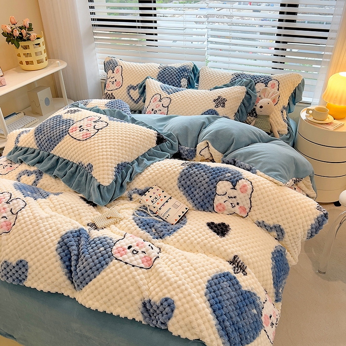 91家纺网 家纺一手货源 找家纺 摩妮卡 2025新款提花豆豆绒卡通印花牛奶绒四件套 兔小宝