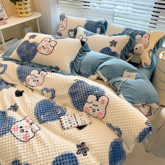 91家纺网 家纺一手货源 找家纺 摩妮卡 2025新款提花豆豆绒卡通印花牛奶绒四件套 兔小宝