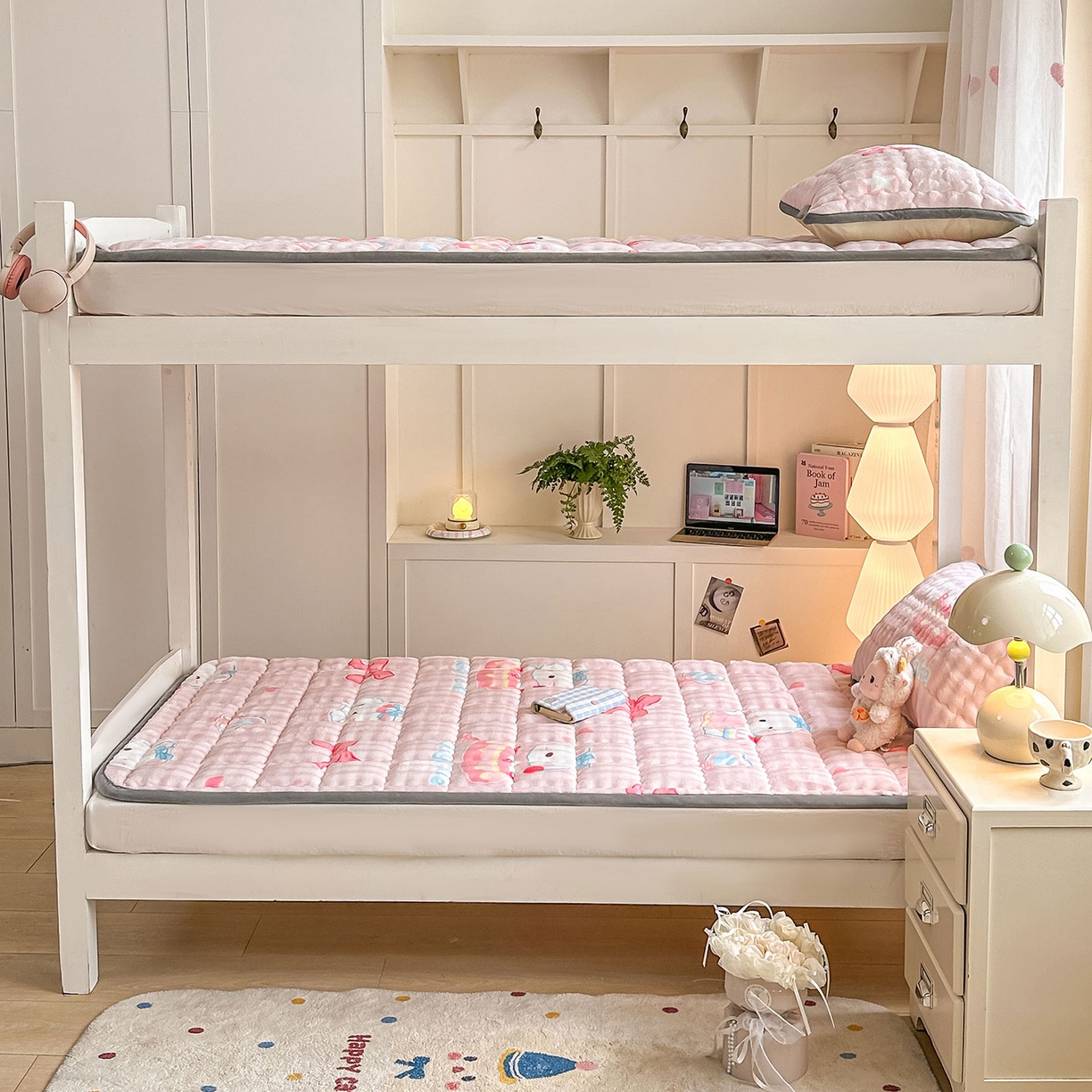 91家纺网 家纺一手货源 找家纺 眠势力 2025新款牛奶绒泡泡床褥加绒仿兔毛绒床褥子秋冬保暖珊瑚绒夹棉学生上下铺床护垫 樱桃猫咪