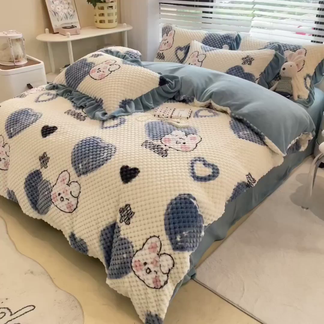 91家纺网 家纺一手货源 找家纺 摩妮卡 2025新款提花豆豆绒卡通印花牛奶绒四件套 兔小宝